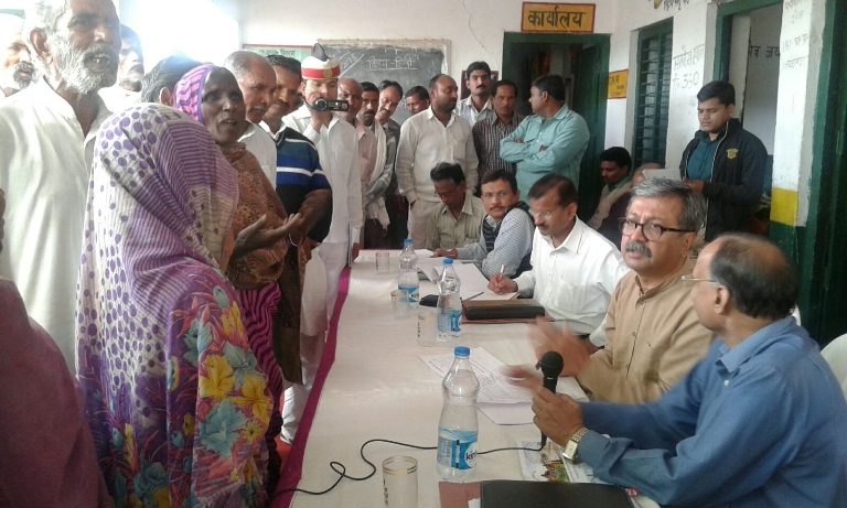 केंद्रीय सूखा राहत टीम ने गांवों में जाकर सुनी किसानों की&nbsp;समस्याएं