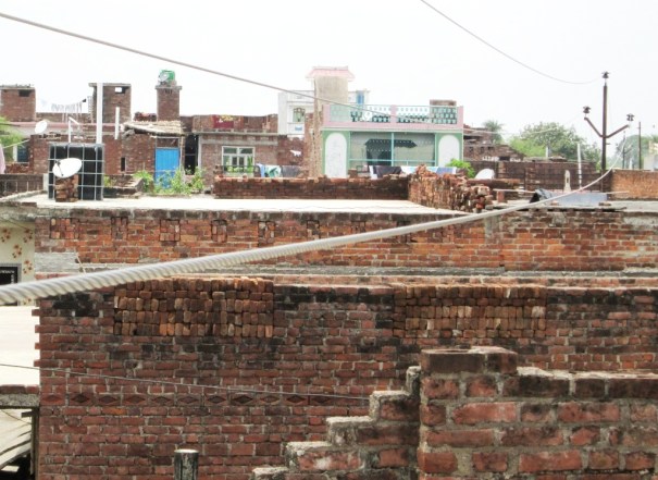 03-chhat-se-nikli-line