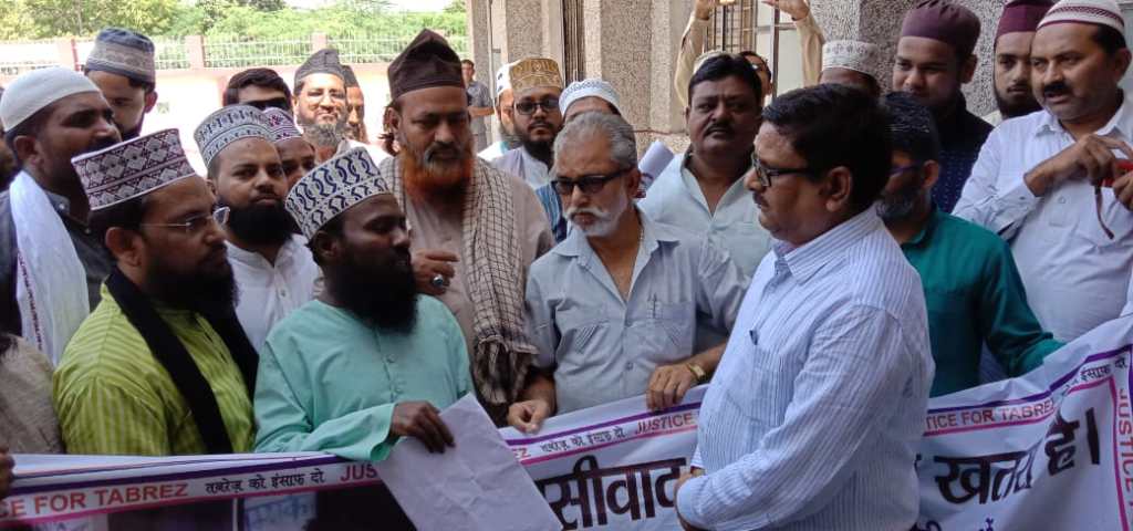 तबरेज हत्याकांड पर मुस्लिम समुदाय में आक्रोश, एसडीएम को दिया&nbsp;ज्ञापन