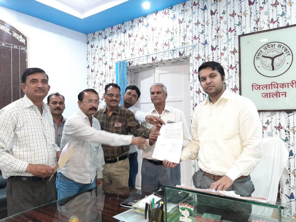 ज्ञापन दे कर पत्रकार की हत्या पर रोष जताया