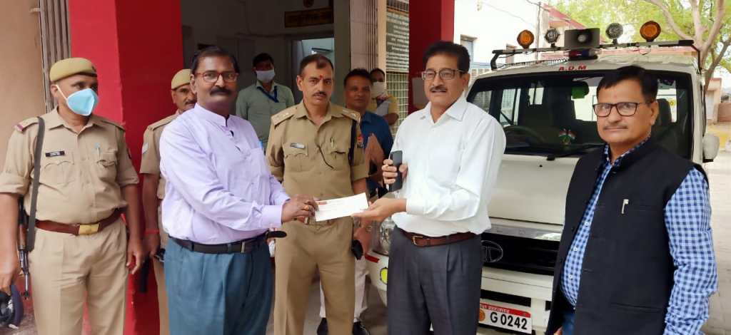 सेवानिवृत्त बैंक मैनेजर ने दिये 31&nbsp;हजार