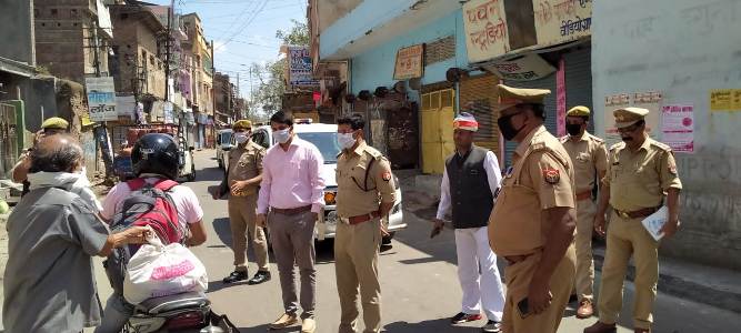 डीएम तथा एसपी ने लाकडाउन में लिया जायजा, लोगों से की&nbsp;पूछताछ
