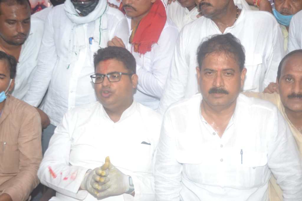 25 राज्यों में भाजपा ने एक ब्राह्मण मुख्यमंत्री नहीं बनाया, प्रदीप दीक्षित के आवास पर पूर्व कैबिनेट मंत्री अभिषेक मिश्रा का हमला