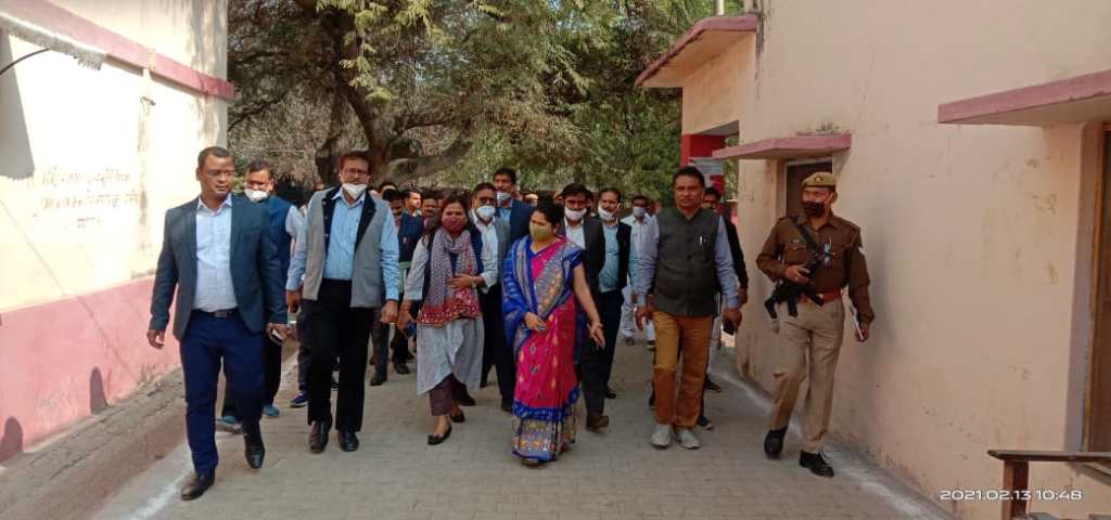 शासन की योजनाओं का व्यापक प्रचार प्रसार कराएं: जिलाधिकारी नवागंतुक जिलाधिकारी प्रियंका निरंजन ने ग्रहण किया&nbsp;कार्यभार