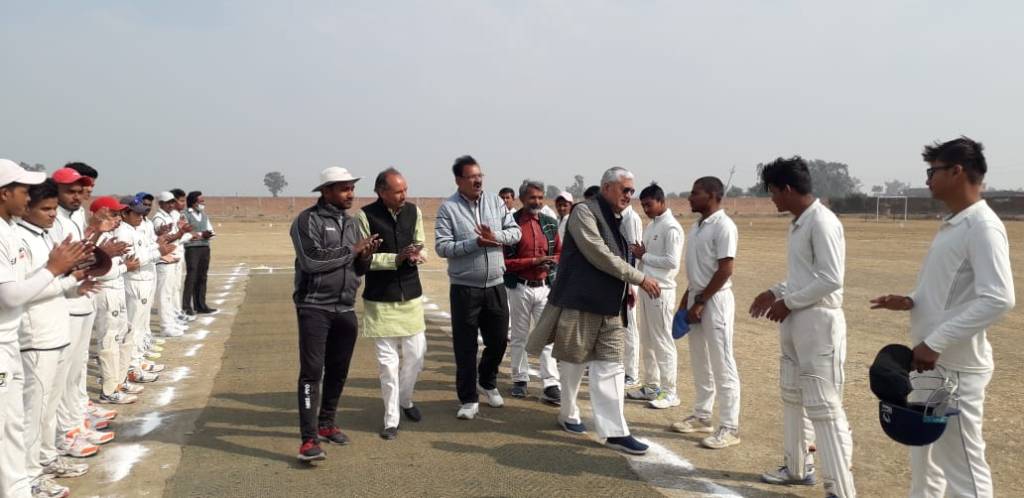 मेजबानों ने मेहमान टीम का शिकार सस्ते में किया ,डीसीए जालौन ने इटावा बी को छह विकेट से हराया, जालौन जोन लीग प्रतियोगिता में अक्षय अविजित रहकर बनाये 45&nbsp;रन