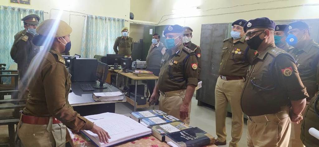 प्रयागराज जोन के एडीजी ने सिपाहियों को सशक्त करने की कार्य योजना सुझायी, शस्त्र आवेदनों पर सिपाहियों से भी रिपोर्ट लगवाने के&nbsp;निर्देश