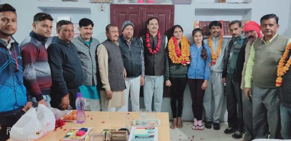 कालपी नगर की दोनों होनहार छात्राओं का हुआ सम्मानकालपी कालेज कालपी व नगर पालिका परिषद ने किया गुलफ्सा को सम्मानितअखिल भारतीय ब्राह्मण महासभा ने किया पलक द्विवेदी का&nbsp;सम्मान