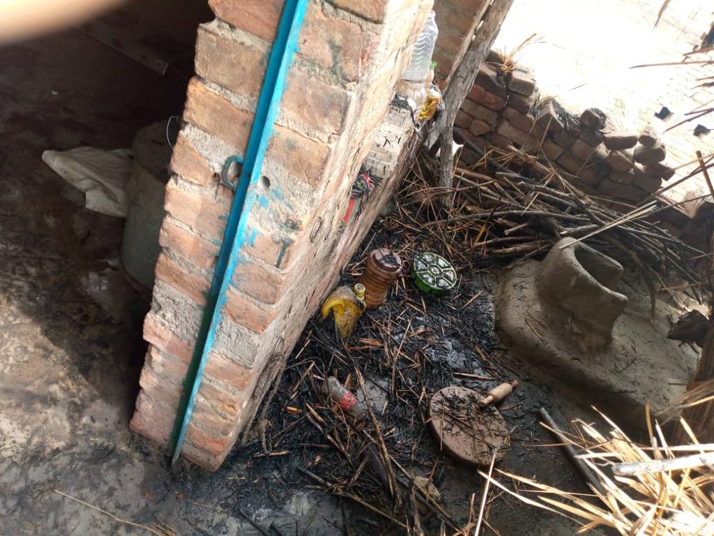 आकाशीय बिजली गिरने से मजदूर के घर में लगी आग, गृहस्थी&nbsp;खाक