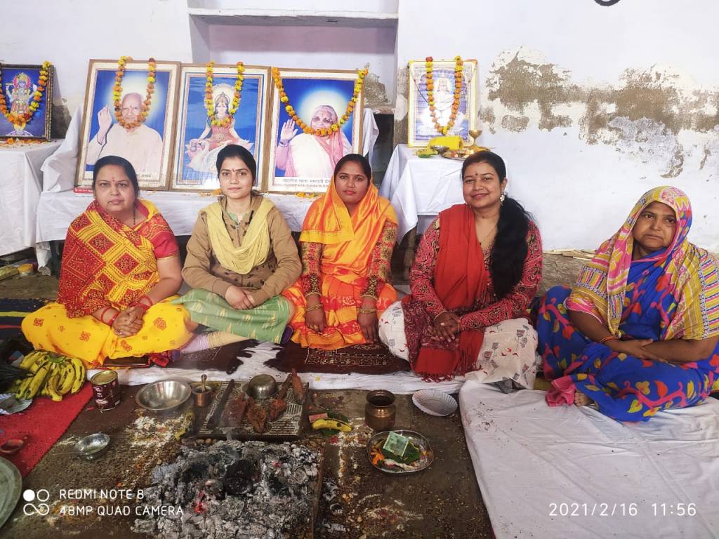 बसंत पंचमी पर गायत्री यज्ञ व सरस्वती पूजन किया&nbsp;गया