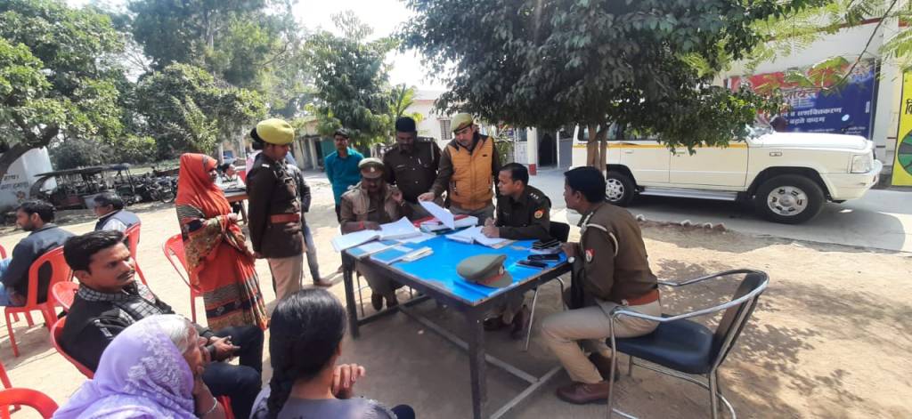 समाधान दिवस में दिए गए शिकायतों के पारदर्शी तरीके से जल्द निस्तारण के निर्देशजालौन में दो व माधौगढ़ व कालपी में आई तीन&nbsp;शिकायतें