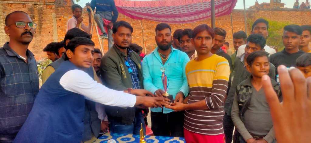 मवई ने रायल चैलेंजर्स को हराकर ट्राफी पर जमाया&nbsp;कब्जा