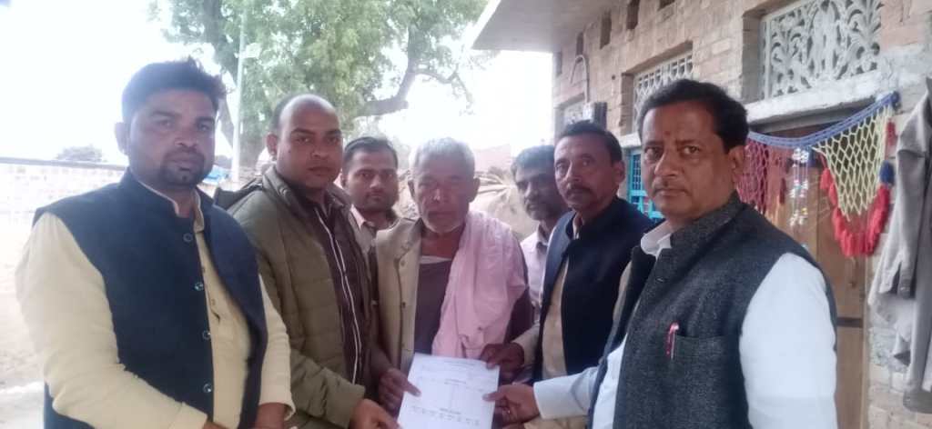 सपाइयों ने कार्यकर्ता जोड़ो अभियान के तहत गांवों में किया भ्रमणप्रभारी अशोक राठौर के नेतृत्व में चला&nbsp;अभियान