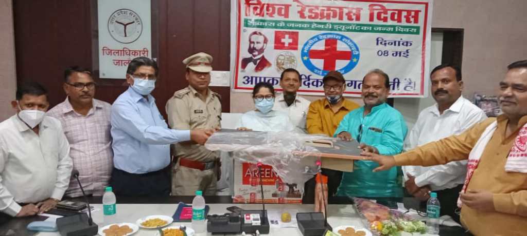 रेडक्रास दिवस पर 5 महिला बंदियों को दीं सिलाई मशीनें , साथ में मनाया मदर्स&nbsp;डे