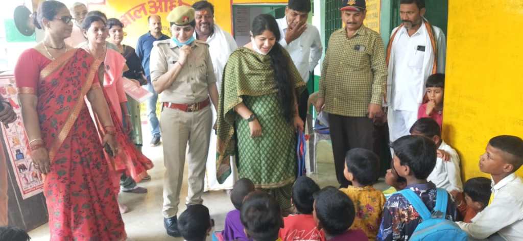 घुमंतू परिवार के 22 बच्चों का नामांकन , डीएम का सरसौखी में&nbsp;निरीक्षण