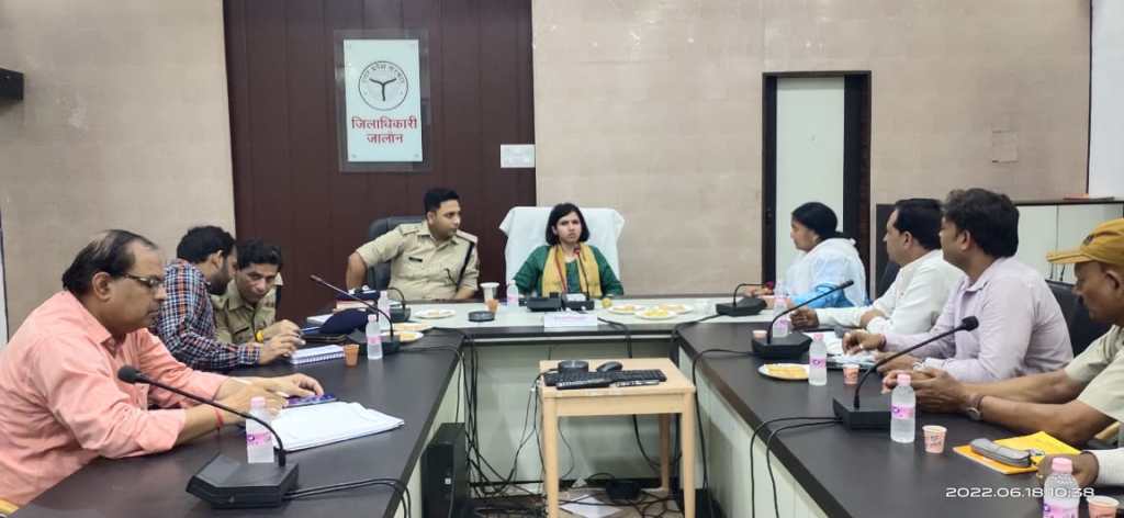 पूर्व सैनिकों को रिझा कर अग्निपथ की अग्नि पर पानी डालने के लिए जिलाधिकारी ने की सैनिक बंधु की&nbsp;बैठक