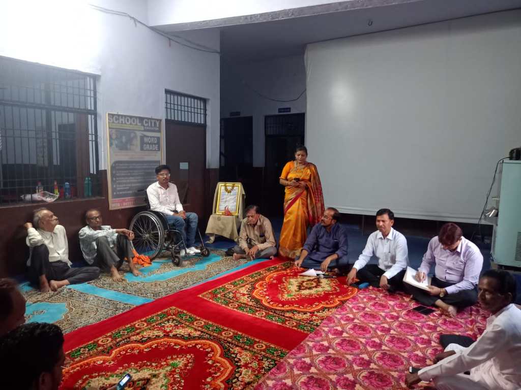 जिन्दगी में प्यार से न देखा , न पूंछा –बाद मरने के मेरी कब्र पे रोने&nbsp;आये