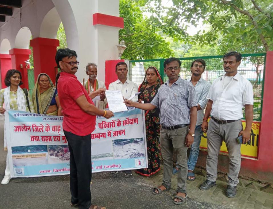 जिले में बाढ़ से प्रभावित गावं/परिवारों के सर्वेक्षण व राहत/मुआवजा दिलाने की उठाई&nbsp;माँग*