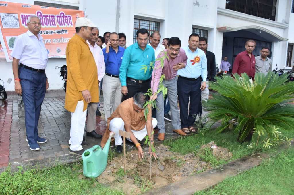 भारत विकास परिषद के दायित्व ग्रहण समारोह में पूर्व प्राचार्य&nbsp;सम्मानित
