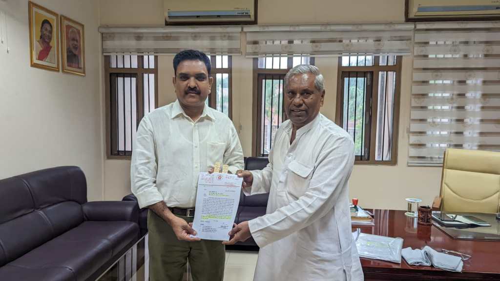 समाज कल्याण राज्यमंत्री से मिले वरिष्ठ समाज सेवी रामशरण&nbsp;जाटव