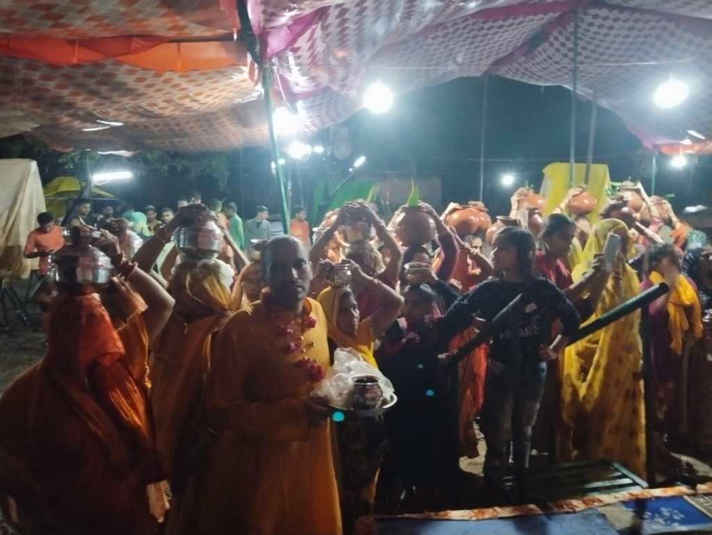 11 कुंडीय यज्ञ की शुरुआत निकली भव्य कलश&nbsp;यात्रा