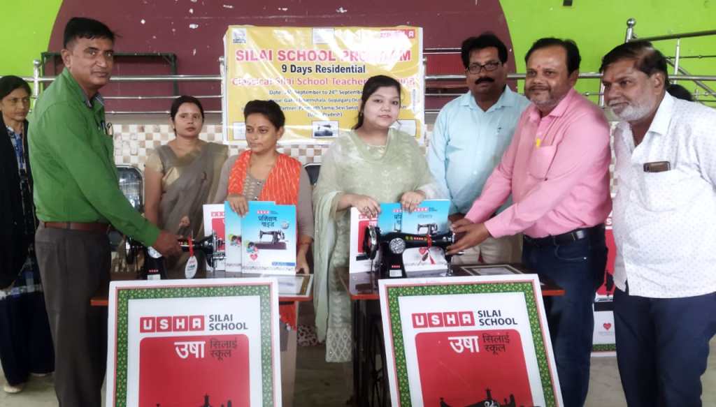 बेसहारा महिलाओं को सिलाई का प्रशिक्षण देकर अपने पैरों पर खड़े होने की राह&nbsp;दिखायी