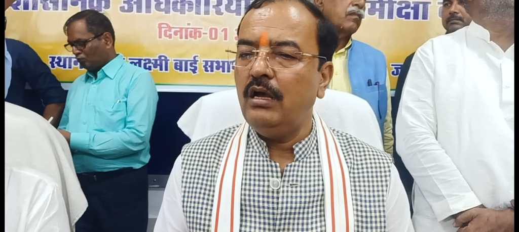 पी एफ आई पर प्रतिबंध की आलोचना से भड़के केशव&nbsp;मौर्य