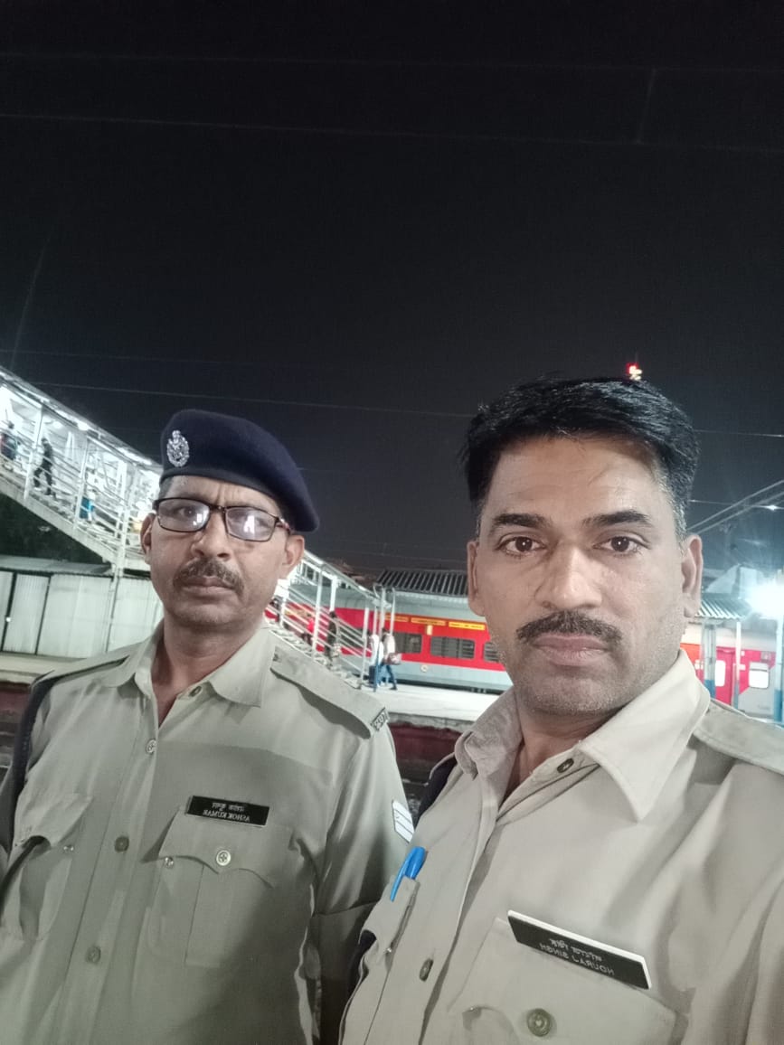 मुरैना के पास सांक स्टेशन पर ड्यूटी पर तैनात जालौन जिले के निवासी हेड कांस्टेबल सहित  दो आरपीएफ कर्मियों की&nbsp;मौत