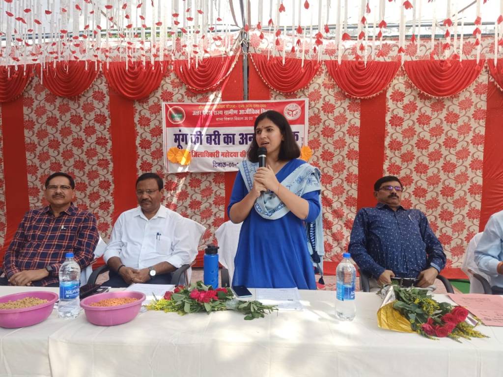 छिरिया सलेमपुर में स्कूल के बच्चे मिडडे मील में चखेंगे मूंग की दाल की बरी, महिला स्वयं सहायता समूह से विभाग का&nbsp;अनुबन्ध