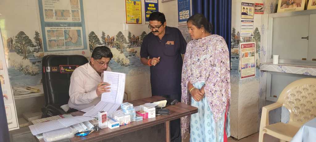 हेल्थ वेलनेस सेन्टर मड़ोरा की सीएचएस का सीएमओ ने गैर हाजिरी के कारण रोका गया&nbsp;वेतन