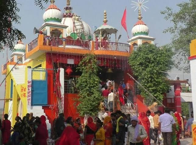 जालौन देवी माता मंदिर पर हर सोमवार को भक्तों का लगता&nbsp;ताँता