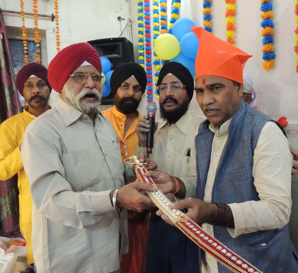 गुरूनानक देव का 554वां प्रकाशोत्सव राठ रोड गुरूद्वारे में मनाया गया धूमधाम&nbsp;से