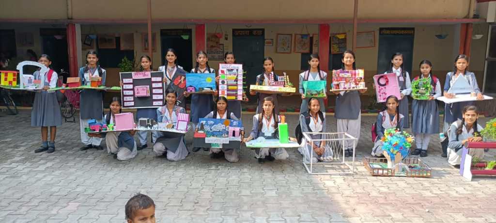 बालिका इंटर कालेज में ज्ञान विज्ञान प्रदर्शनी में छात्राओं के माडल ने मन&nbsp;मोहा