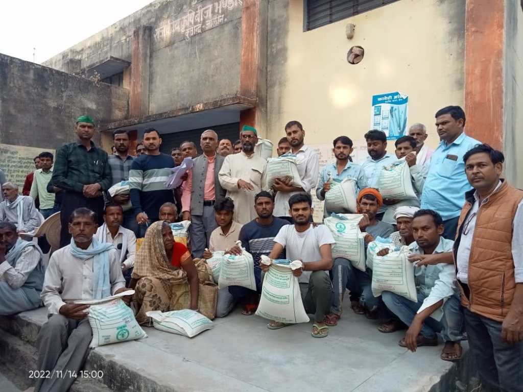 किसानों को मसूर , चना व सरसों के बीजों की निशुल्क किट&nbsp;वितरित