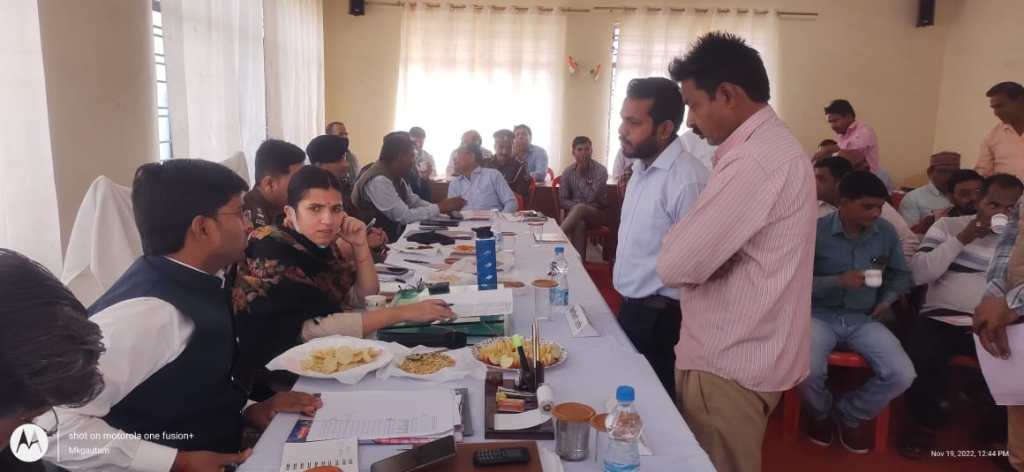 ग्राम सचिव के भ्रष्टाचार पर भड़की जिलाधिकारी, डीपीआरओ को दी&nbsp;जांच