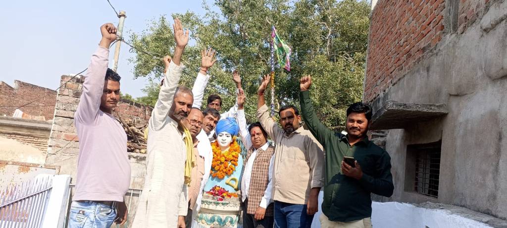 बुंदेलखंड मुक्ति मोर्चा ने रानी लक्ष्मी बाई की जयन्ती जोश खरोश से&nbsp;मनाई