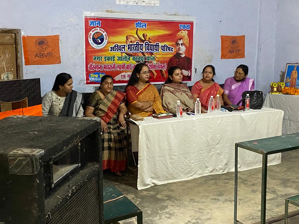 रानी लक्ष्मीबाई बुंदेलखंड के  गौरव का सर्वोच्च शिखर   , राष्ट्रीय स्वाभिमान के लिए दी जान न्यौछावर करने की&nbsp;प्रेरणा