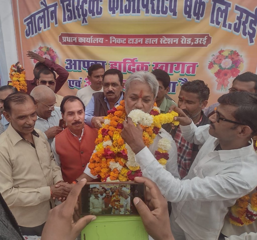 सहकार भारती के पदाधिकारियों ने मुन्नू को फूल मालाओं से लाद दी&nbsp;बधाई