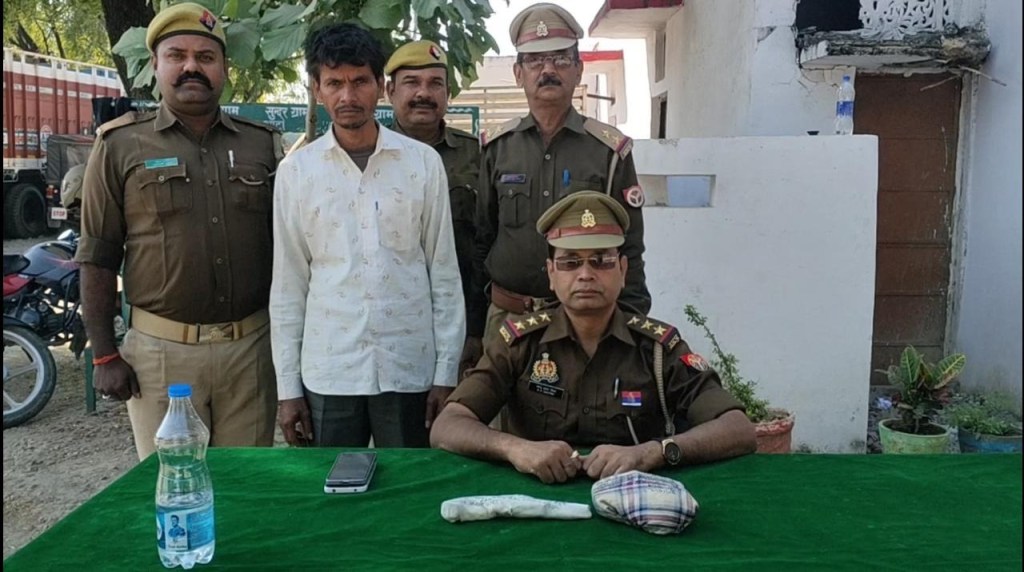 पूर्व प्रधान के घर से एक माह पहले चोरी करने वाला नौकर आटा पुलिस की सक्रियता से गिरफ्तार , माल भी&nbsp;बरामद