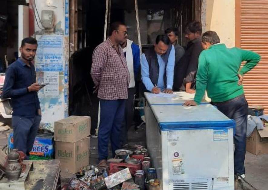 शार्ट सर्किट से कंफेक्शनरी की दुकान में आग , 2 लाख का सामान जल कर&nbsp;ख़ाक