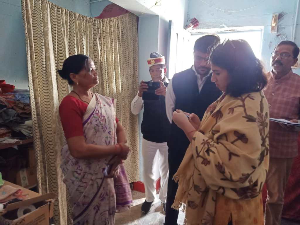 न्यामतपुर में डी एम का औचक निरीक्षण , अस्पताल ,हेल्थ वेलनेस सेंटर व पशुओं के इलाज की व्यवस्थाएं&nbsp;देखीं