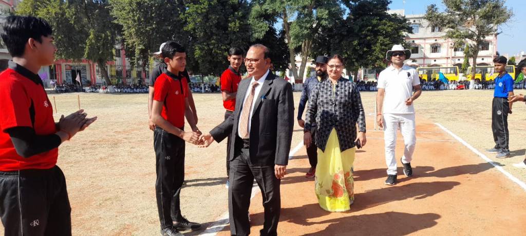 एल्ड्रिच पब्लिक स्कूल में प्रीमियर लीग शुरू, पहले दिन बच्चों ने खेला रोमांचक&nbsp;मैच