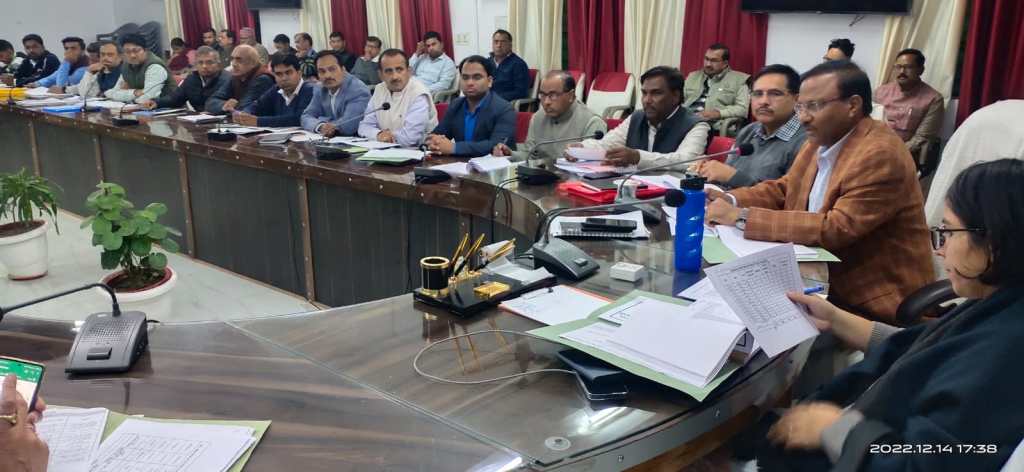 आयुष्मान कार्ड की धीमी प्रगति पर डीएम ने जताई&nbsp;नाराजगी