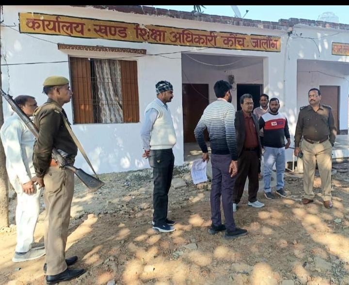 अधिकारियों ने देखे नगर निकाय चुनाव के लिए प्रस्तावित&nbsp;बूथ