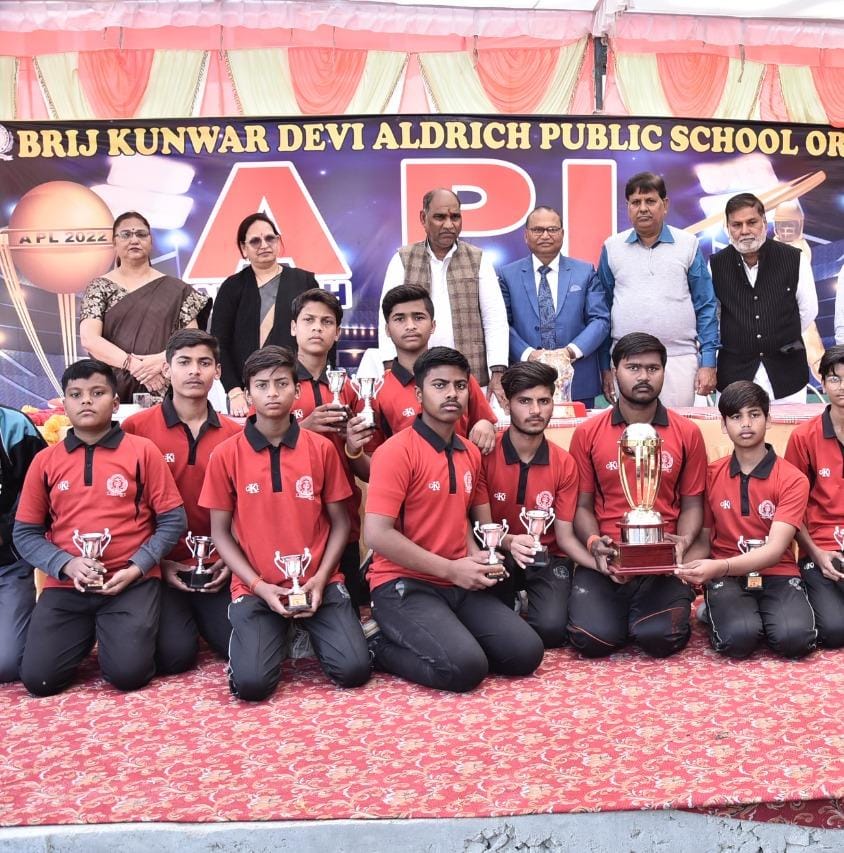 एल्ड्रिच प्रीमियर लीग के समापन में पहुंचकर घनश्याम अनुरागी और गौरीशंकर वर्मा ने बच्चों को दिया&nbsp;आशीर्वाद