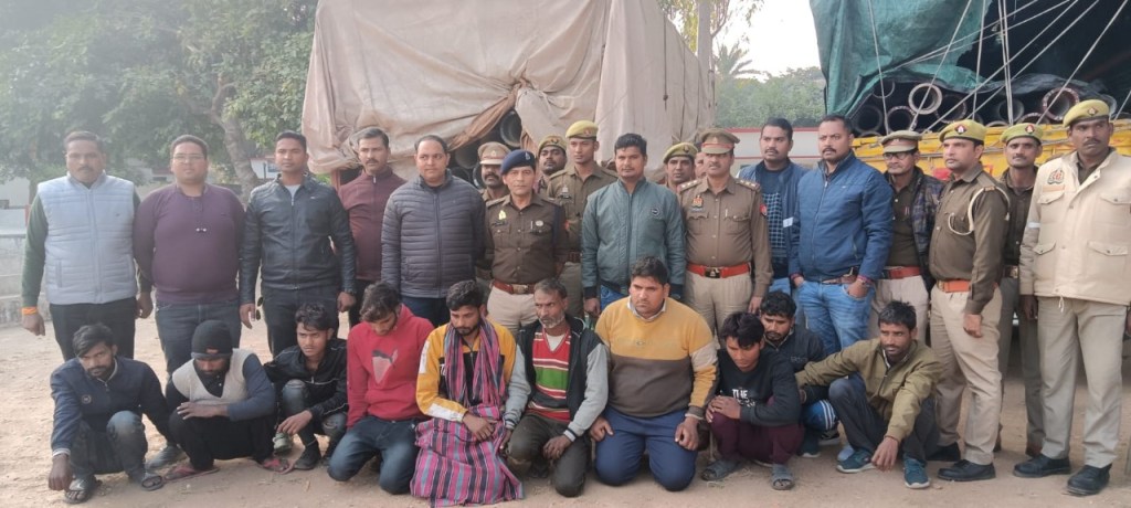 डीआई पाइप चोरी करने वाले अन्तर्राज्यीय गैंग के 10 शातिर गिरफ्तार , साढे तीन माह से अधिक समय पहले शहर से चोरी किये गये पाइप बरामद, 2 ट्रक और एक कार भी&nbsp;जब्त