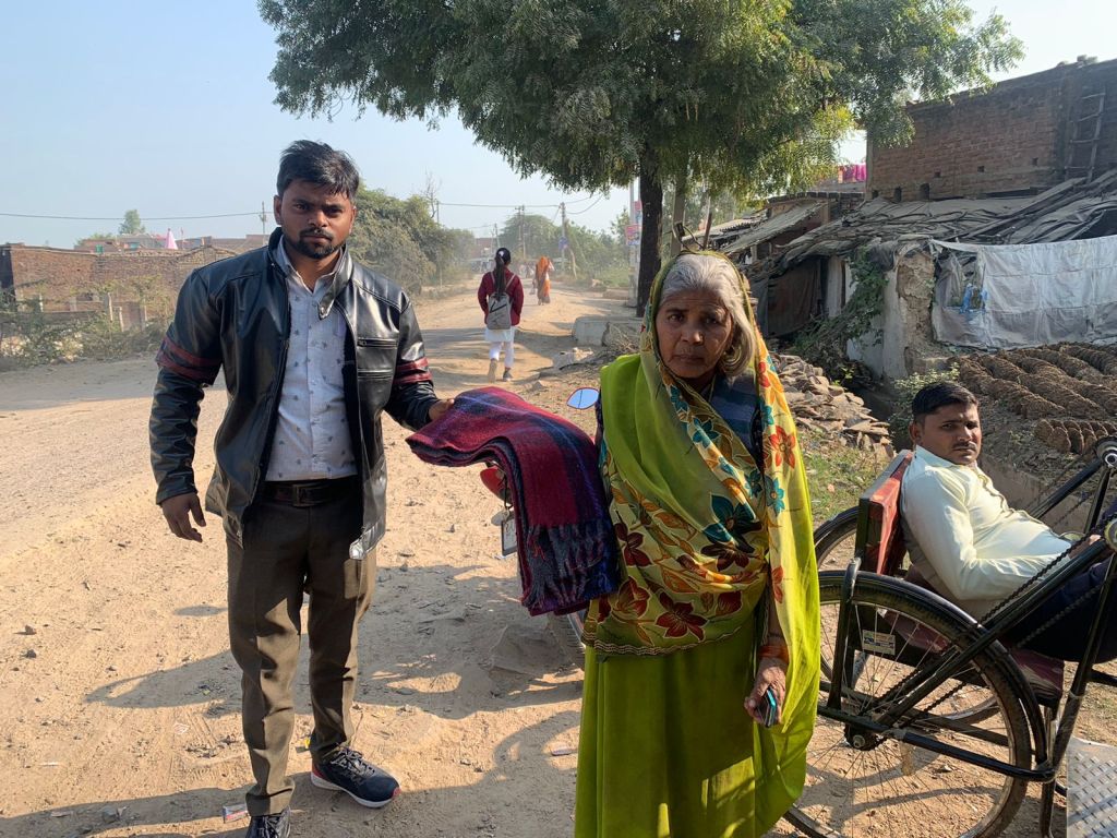 कम्बल  से सर्दी में मिला संबल , सरकार और अधिकारियों को  दिल खोल कर&nbsp;दुआएं