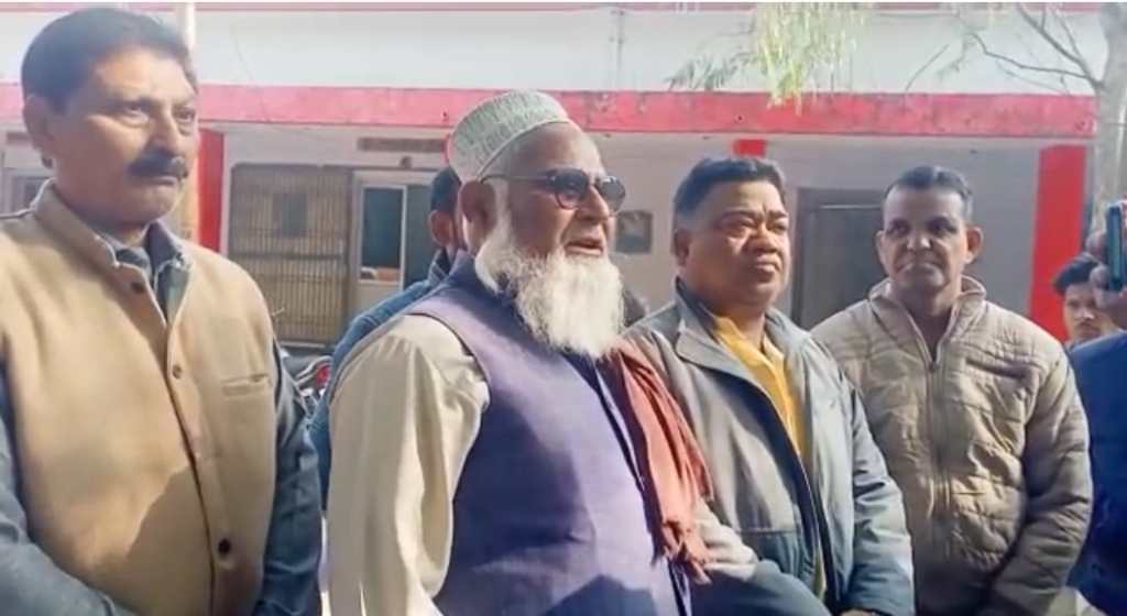 मस्जिद के चबूतरे को हडपने की कोशिश से अकीदतमंद नाराज, एसडीएम को प्रार्थना पत्र देकर लगाई हस्तक्षेप की&nbsp;गुहार
