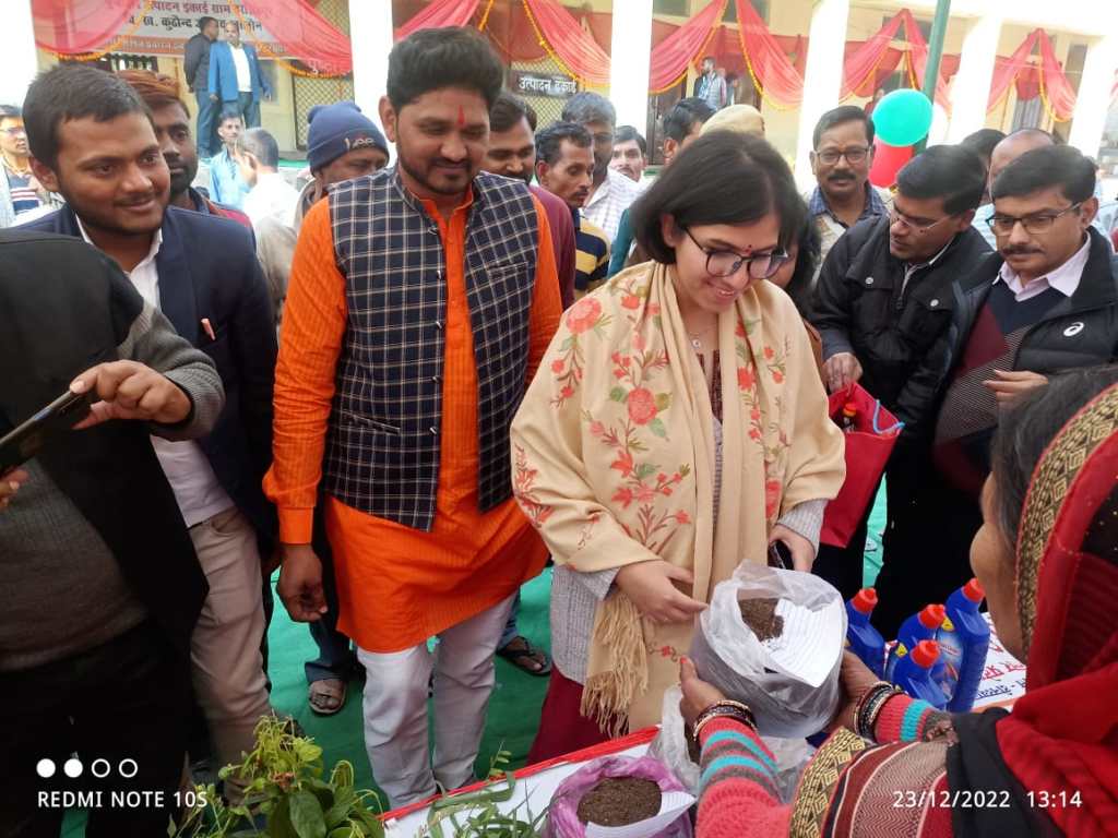 हरसिंहपुर में महिला स्वयं सहायता समूह के उत्पादों की मार्केटिंग के लिये मेले का सफल आयोजन, स्वयं डीएम ने पहुंचकर किया उत्साह&nbsp;वर्धन