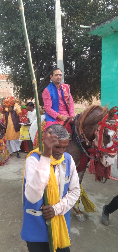 छानी अहीर में कलश यात्रा निकाल हुआ श्रीमद् भागवत सप्ताह का&nbsp;श्रीगणेश