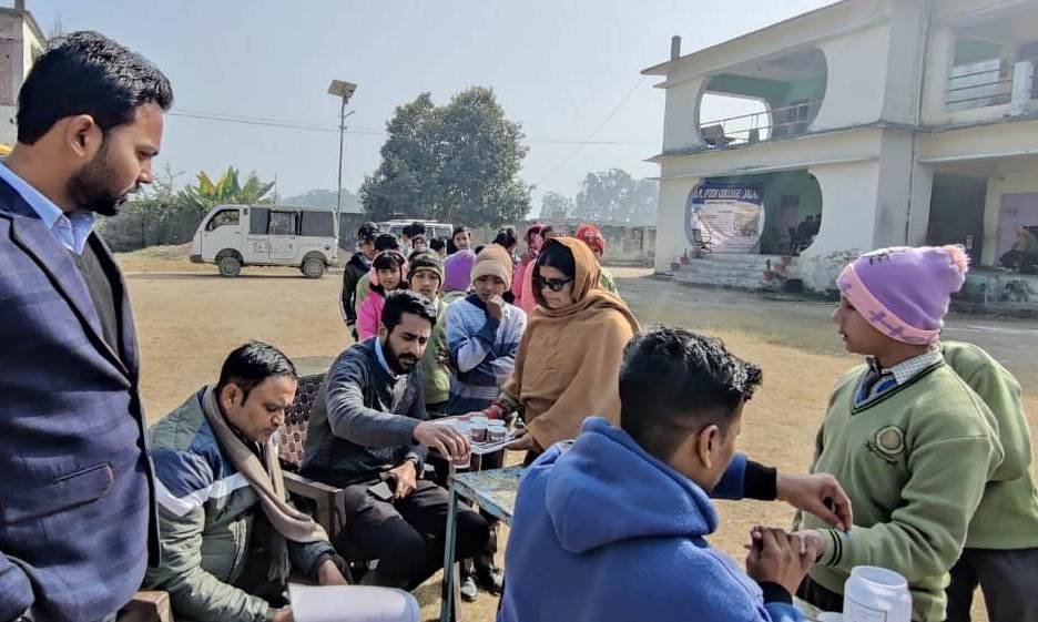 इंटर कालेजों में स्वास्थ्य परीक्षण शिविर , स्टूडेंट्स में कराई गयी पोस्टर और क्विज&nbsp;प्रतियोगिताएं